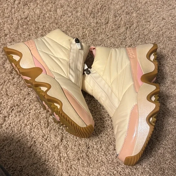 NWOB WNS Sorel Kinetic Impact Waterproof Zip Up Boots Sz 9 Chalk & Vintage Pink - Picture 3 of 11